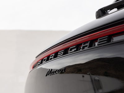 2022 Porsche Macan Base