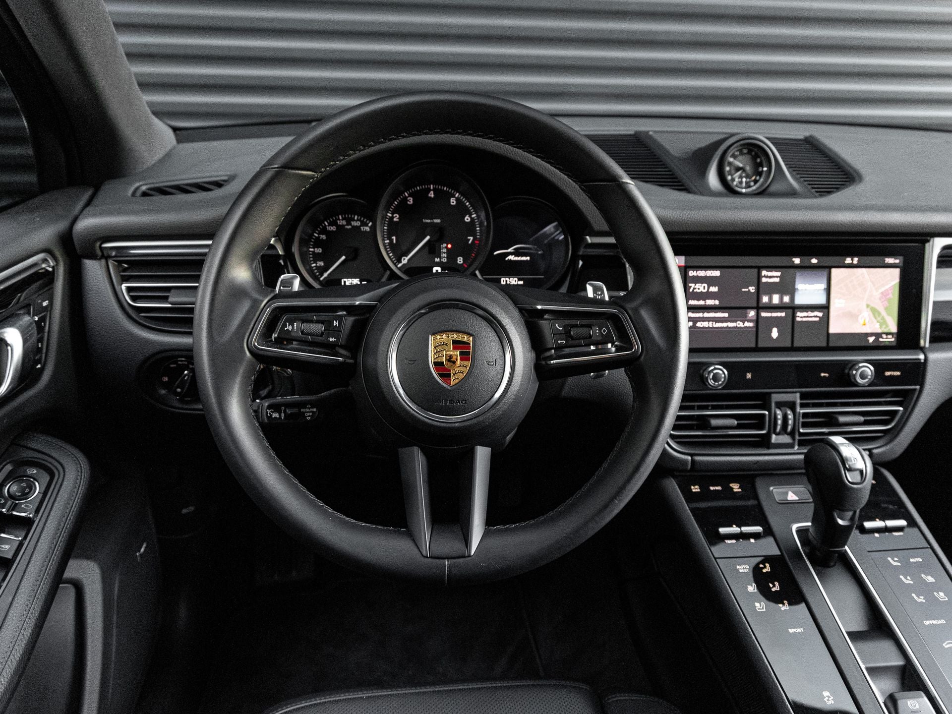 2022 Porsche Macan Base