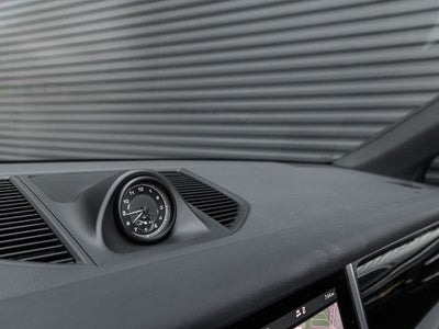 2022 Porsche Macan Base