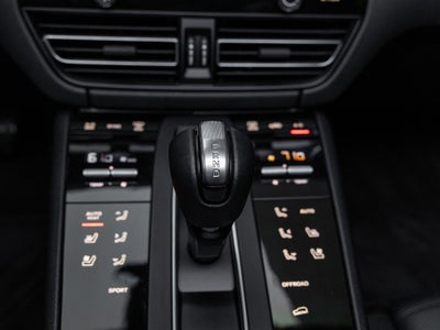 2022 Porsche Macan Base