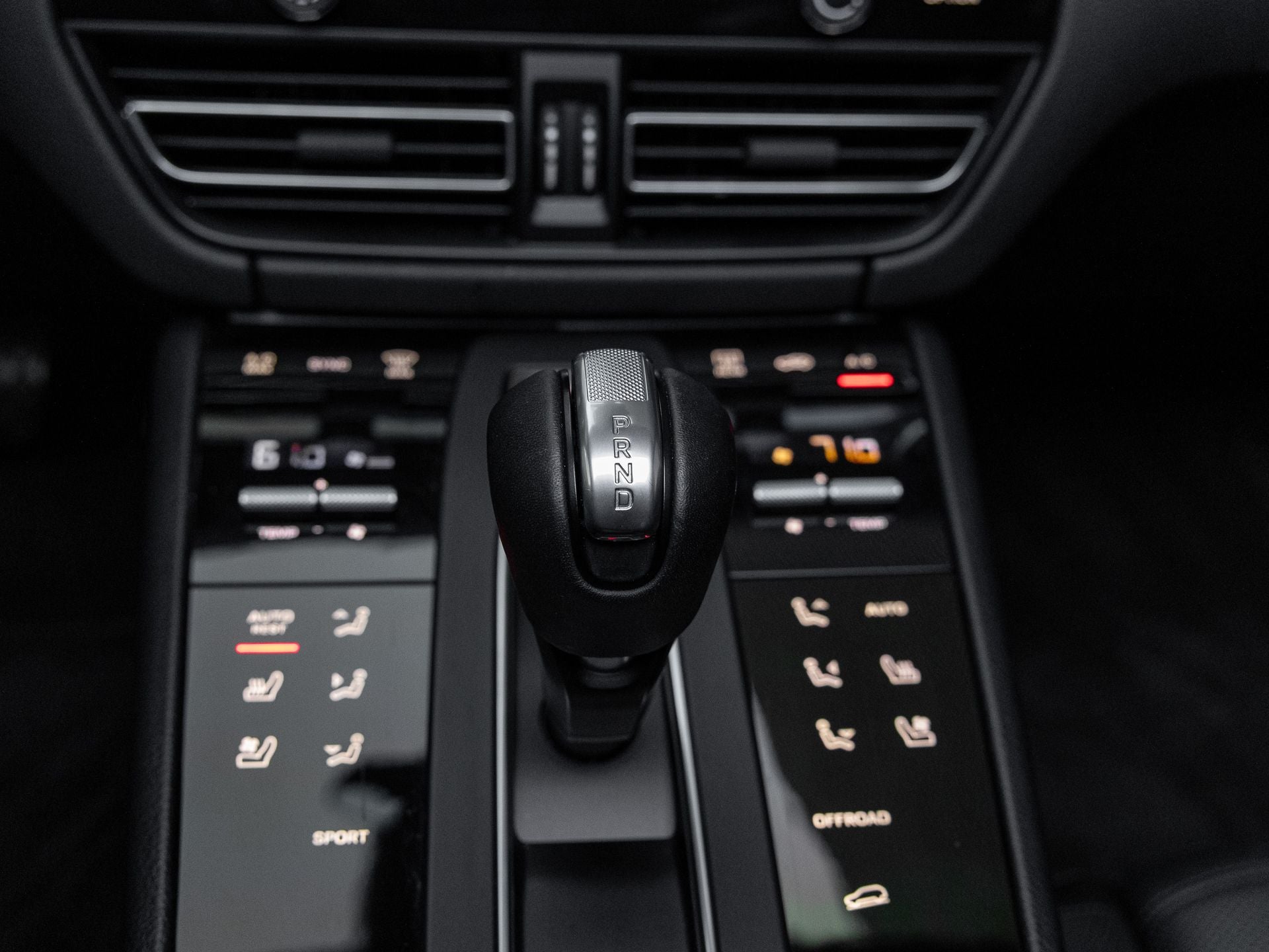 2022 Porsche Macan Base