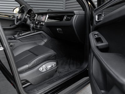 2022 Porsche Macan Base