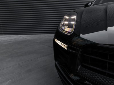 2022 Porsche Macan Base