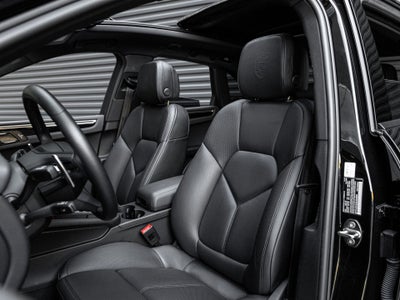 2022 Porsche Macan Base