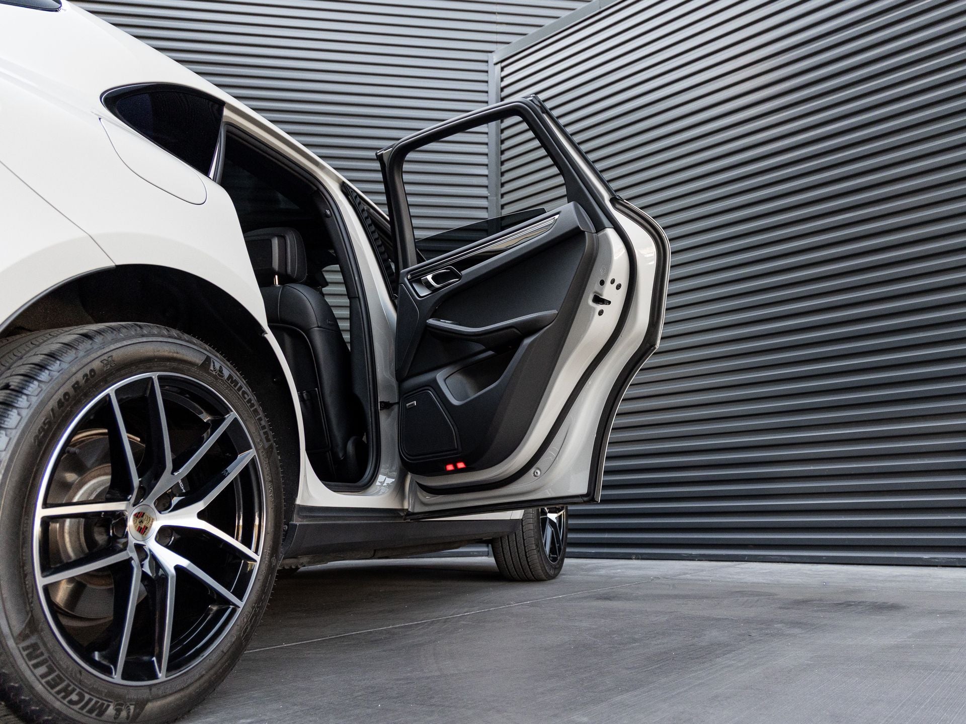 2025 Porsche Macan Base