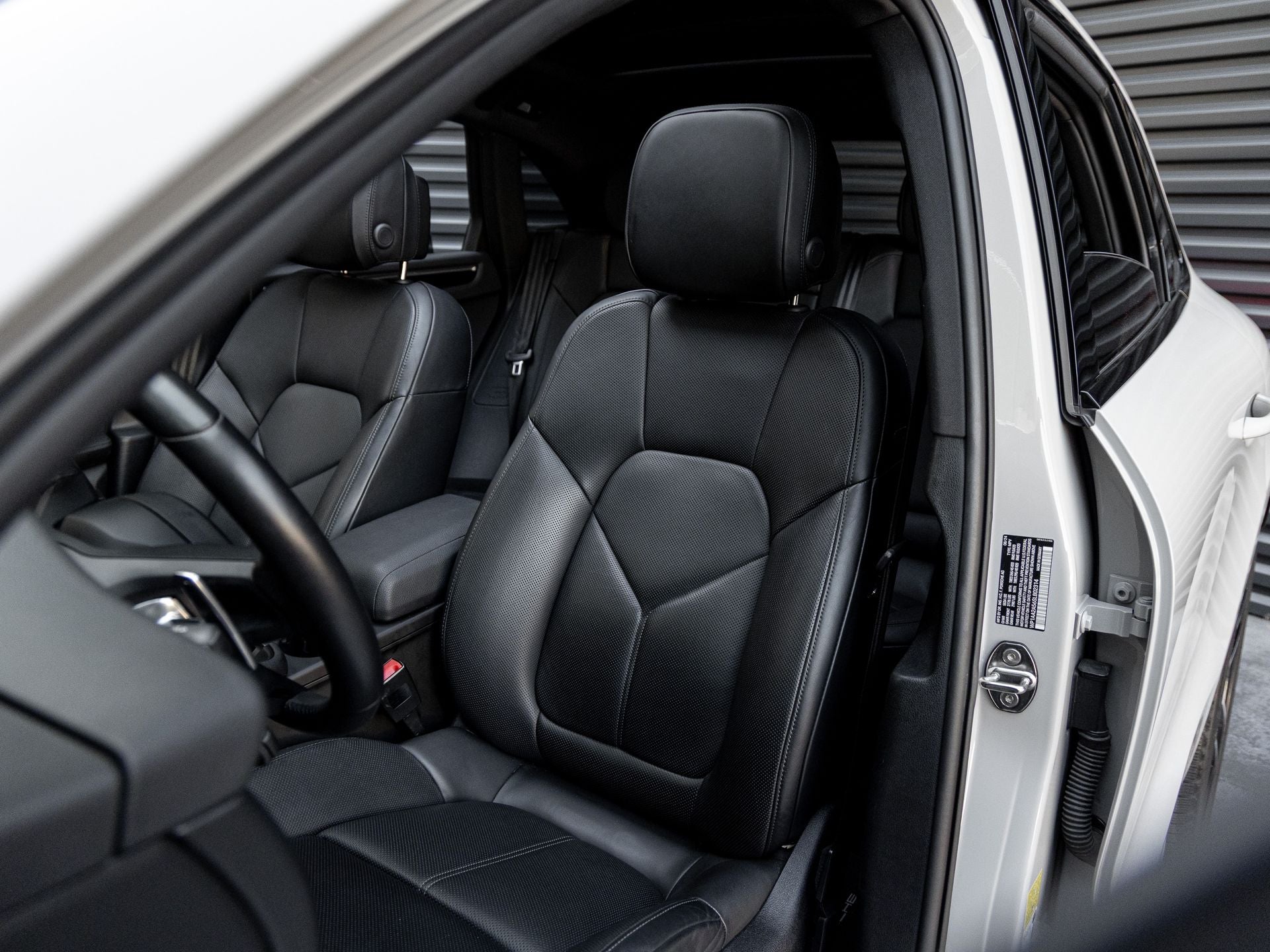 2025 Porsche Macan Base