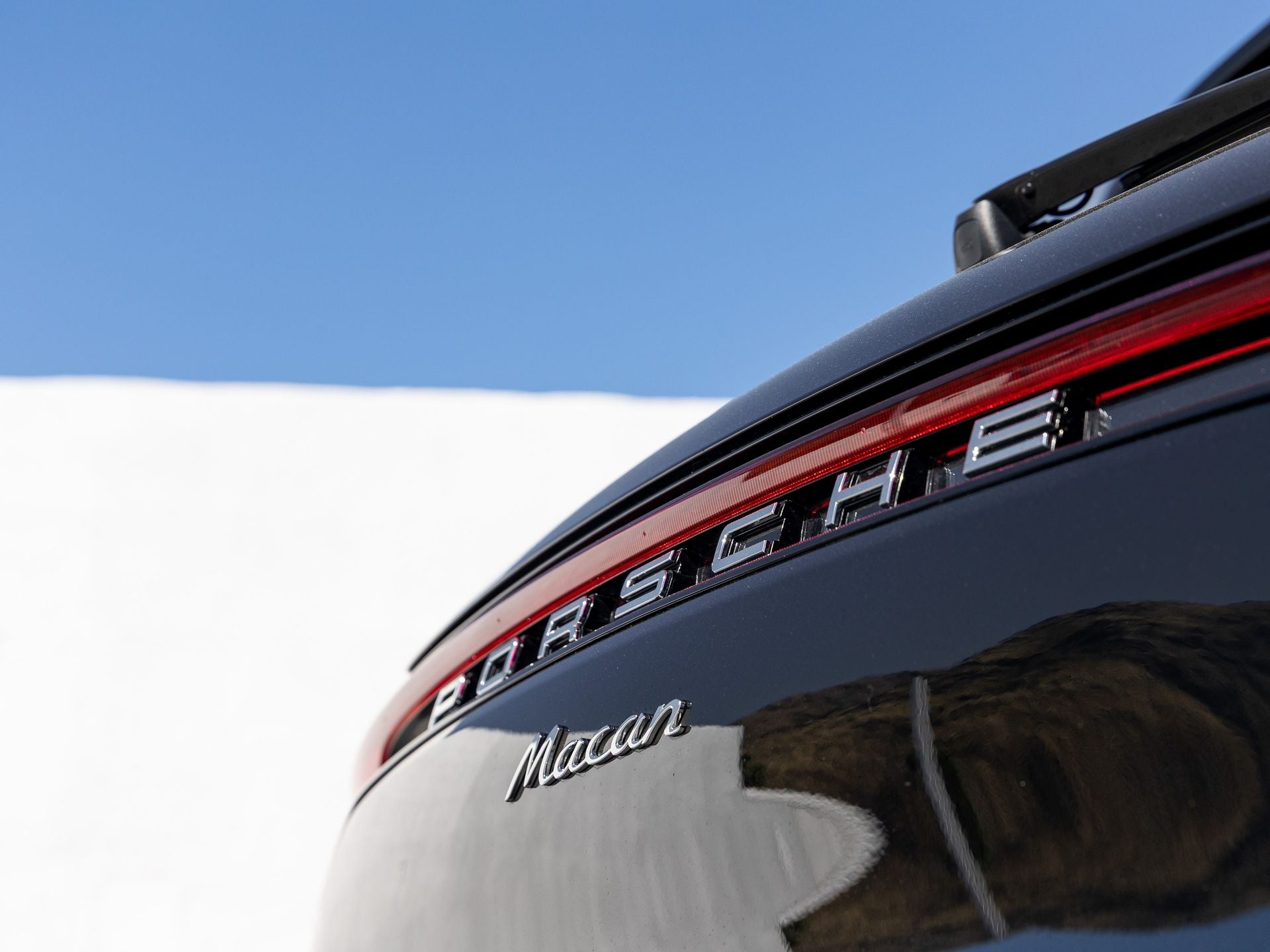 2025 Porsche Macan Base