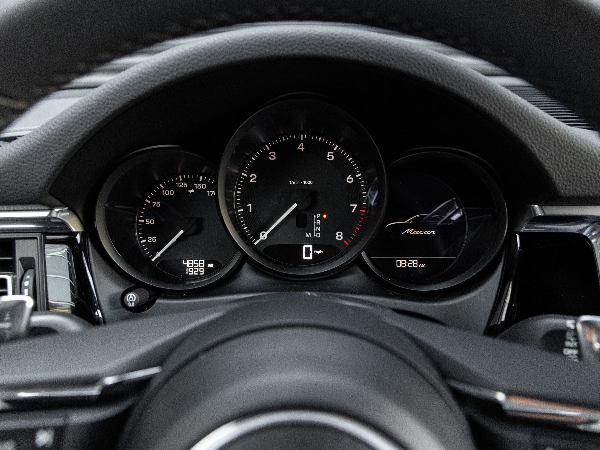 2025 Porsche Macan Base