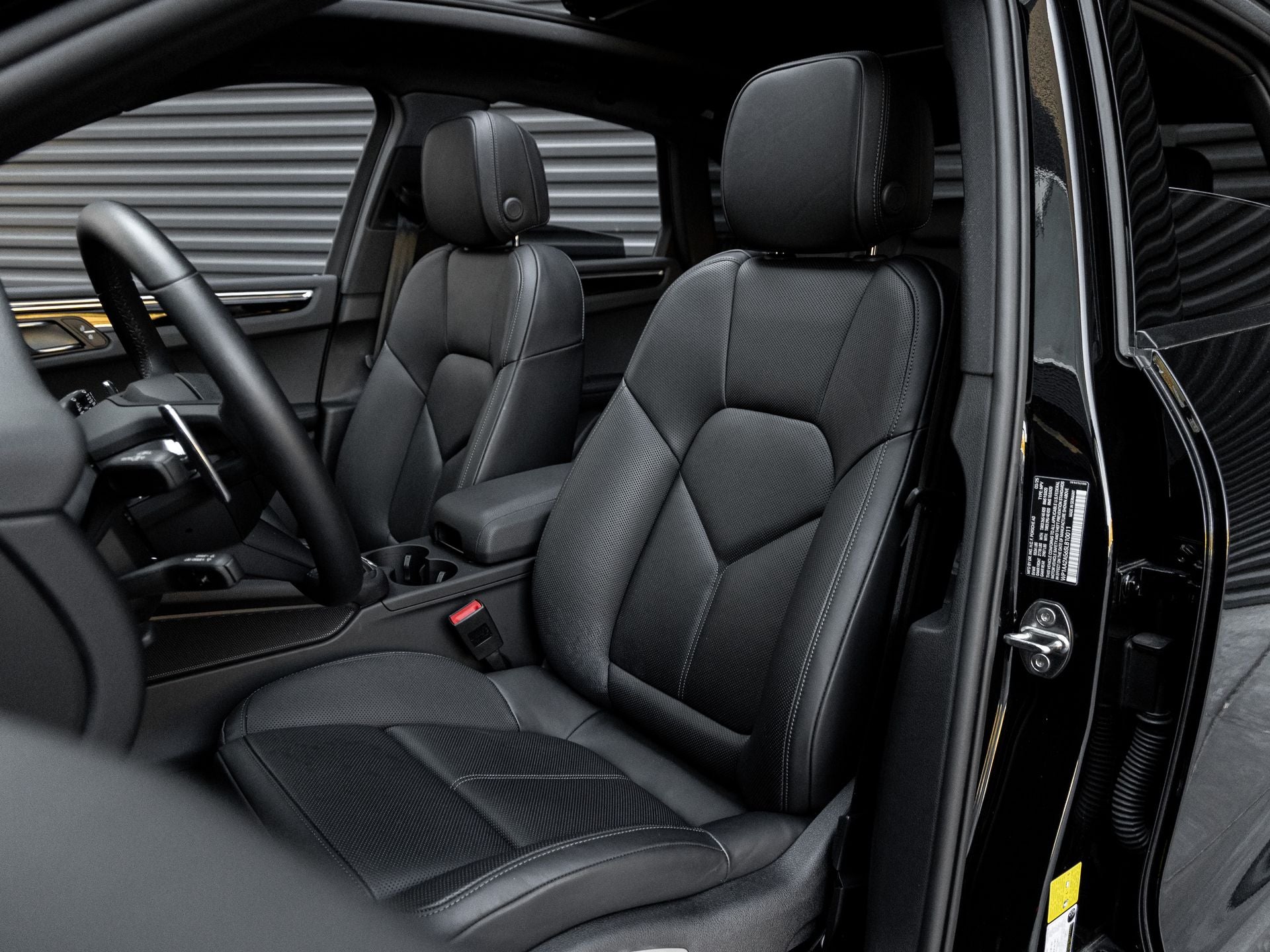 2025 Porsche Macan Base