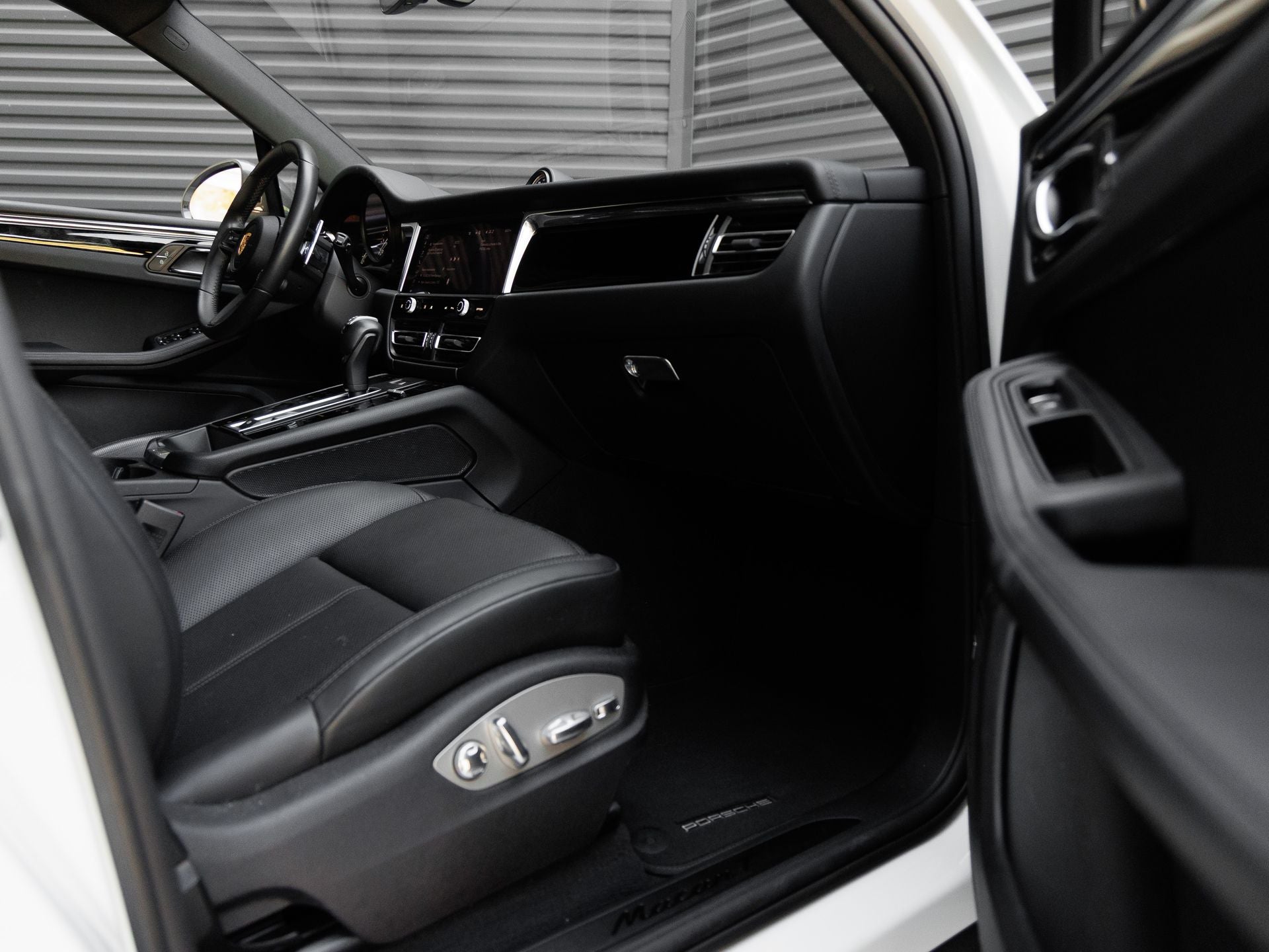 2025 Porsche Macan Macan T