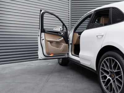 2018 Porsche Macan Macan Sport Edition