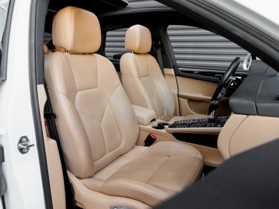 2018 Porsche Macan Macan Sport Edition