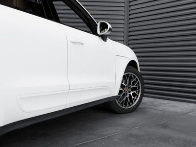 2018 Porsche Macan Macan Sport Edition