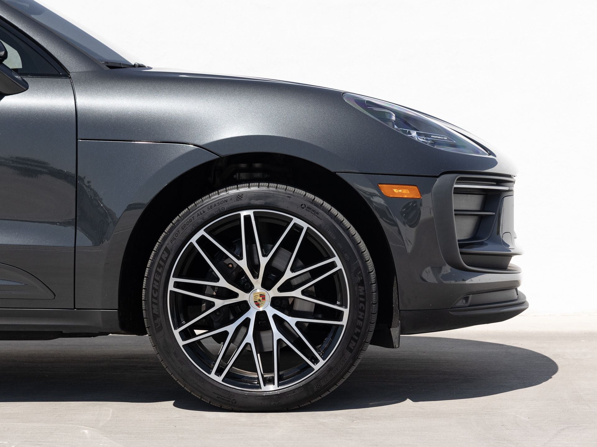 2023 Porsche Macan Base