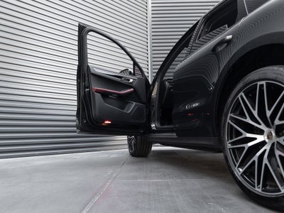 2023 Porsche Macan Base