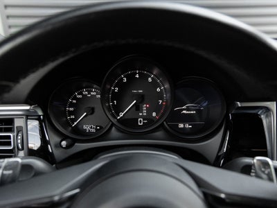 2023 Porsche Macan Base
