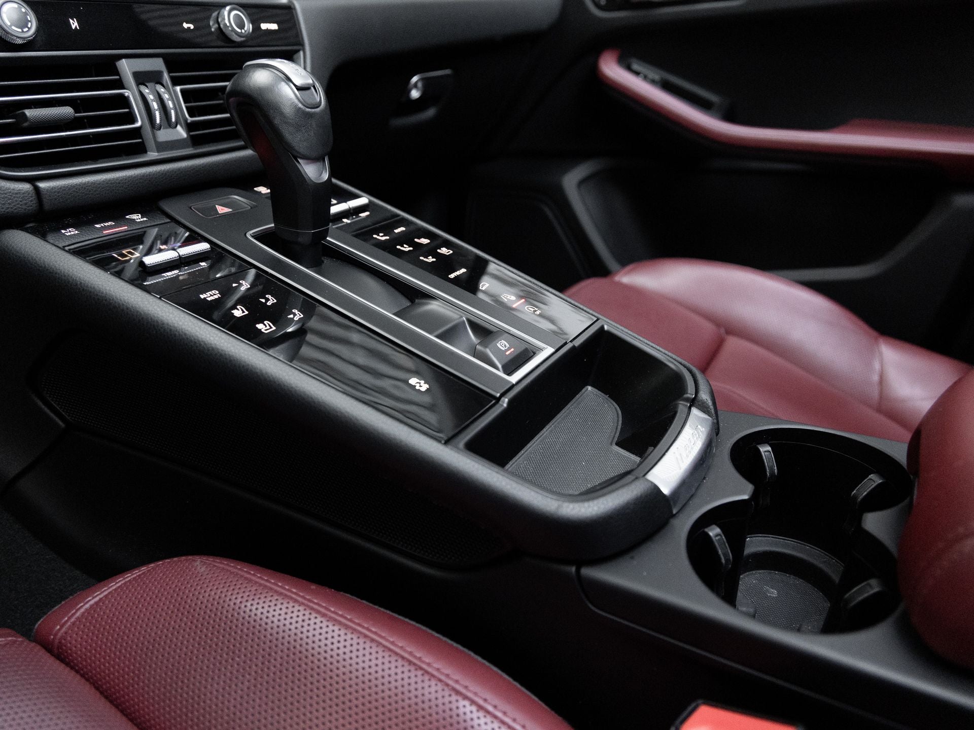 2023 Porsche Macan Base