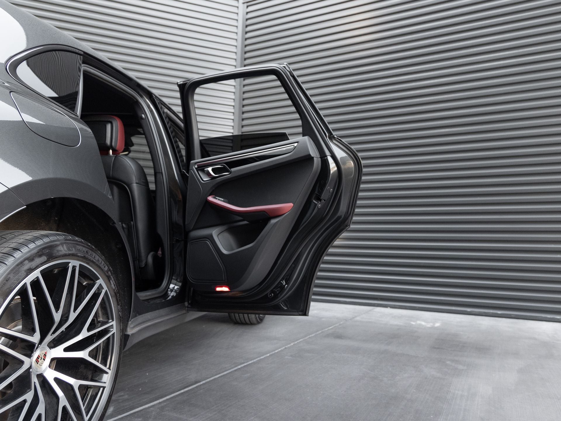 2023 Porsche Macan Base