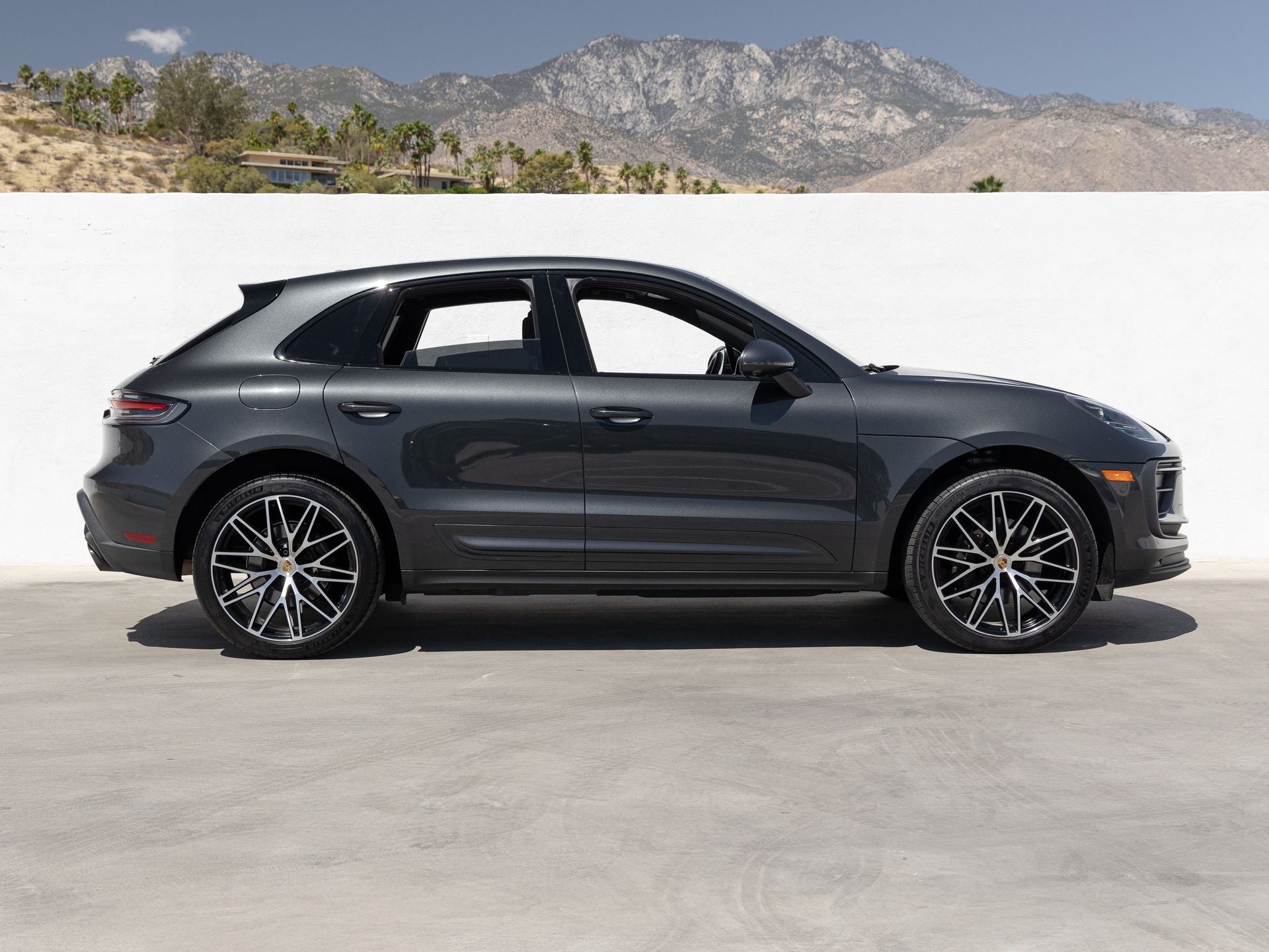 2023 Porsche Macan Base