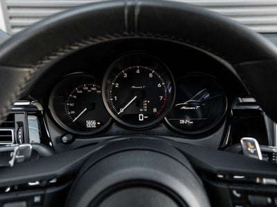 2025 Porsche Macan T