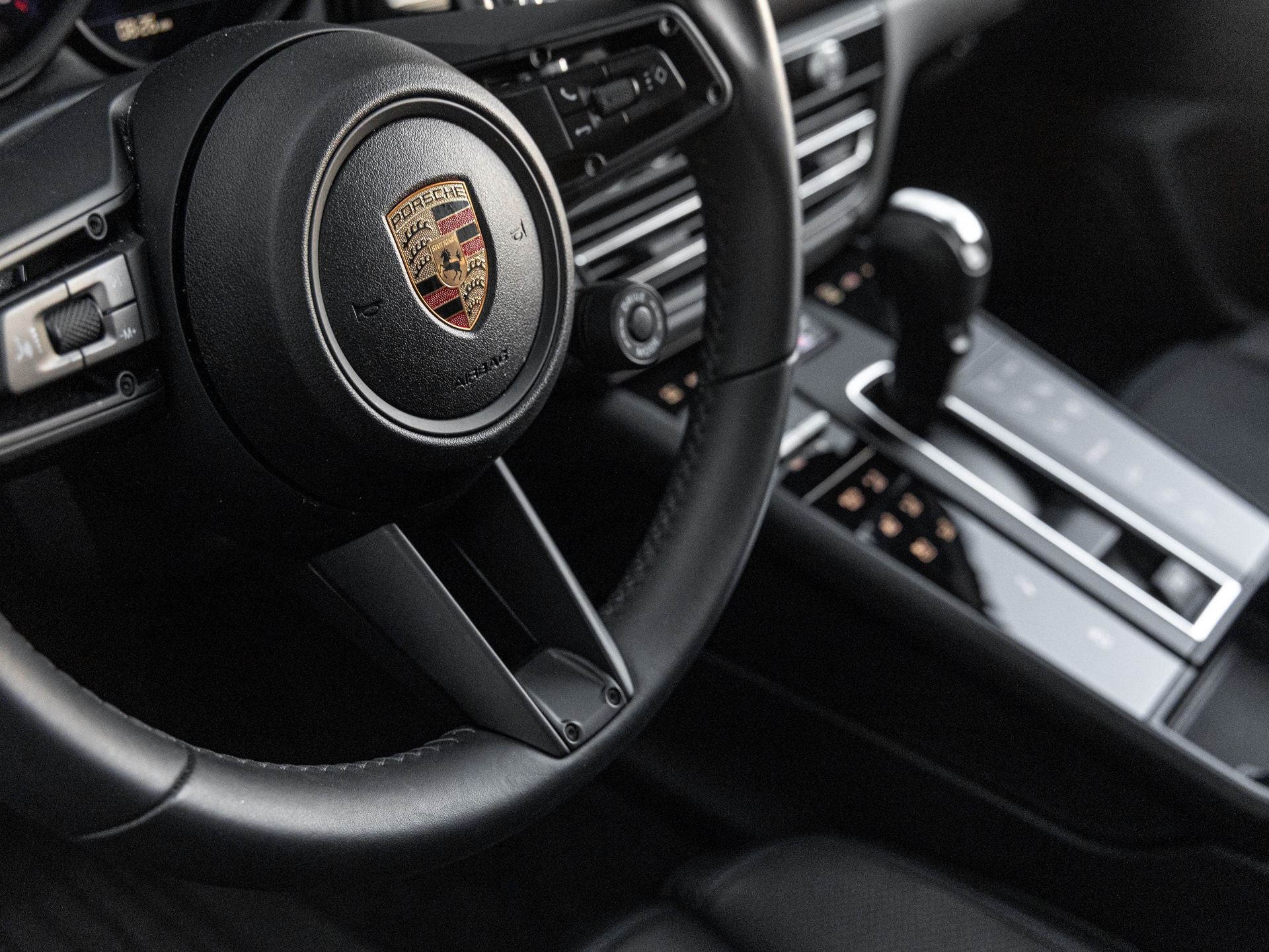 2025 Porsche Macan T