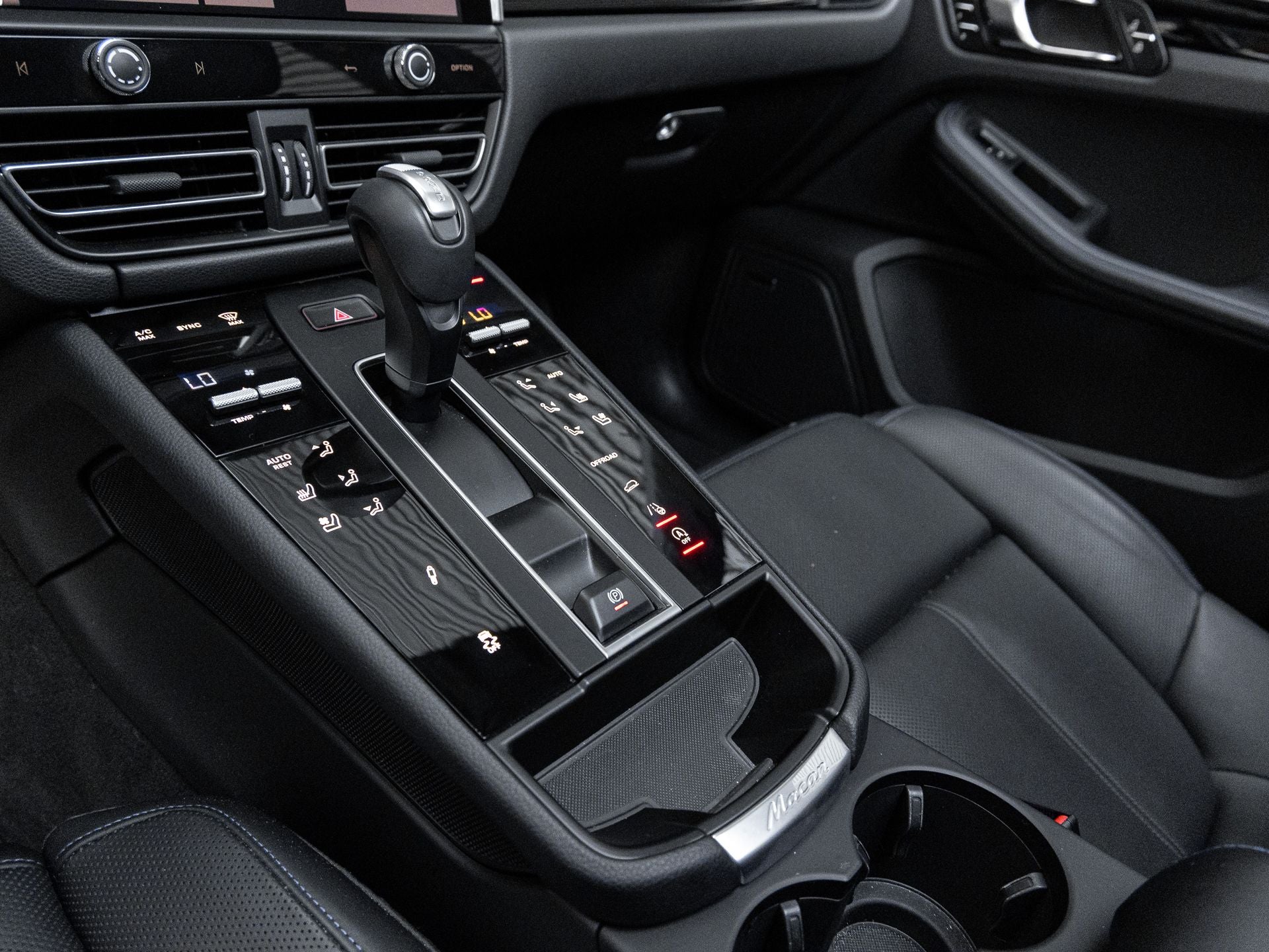 2025 Porsche Macan T