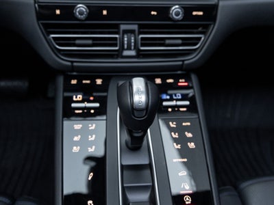 2025 Porsche Macan T