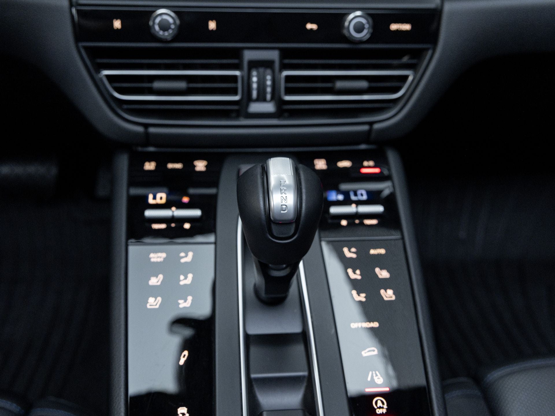 2025 Porsche Macan T