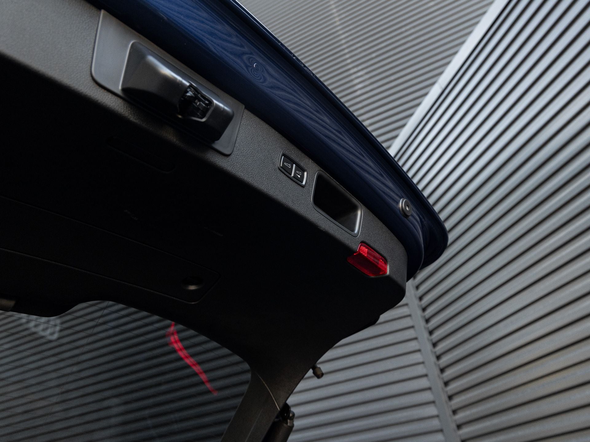 2025 Porsche Macan T