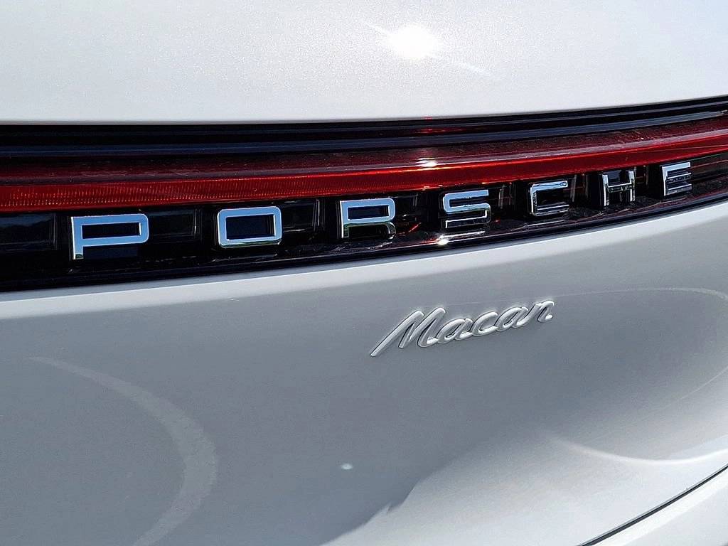 2026 Porsche Macan Base