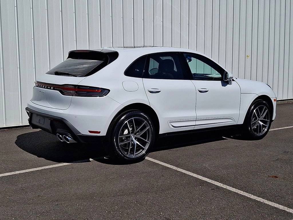 2026 Porsche Macan Base