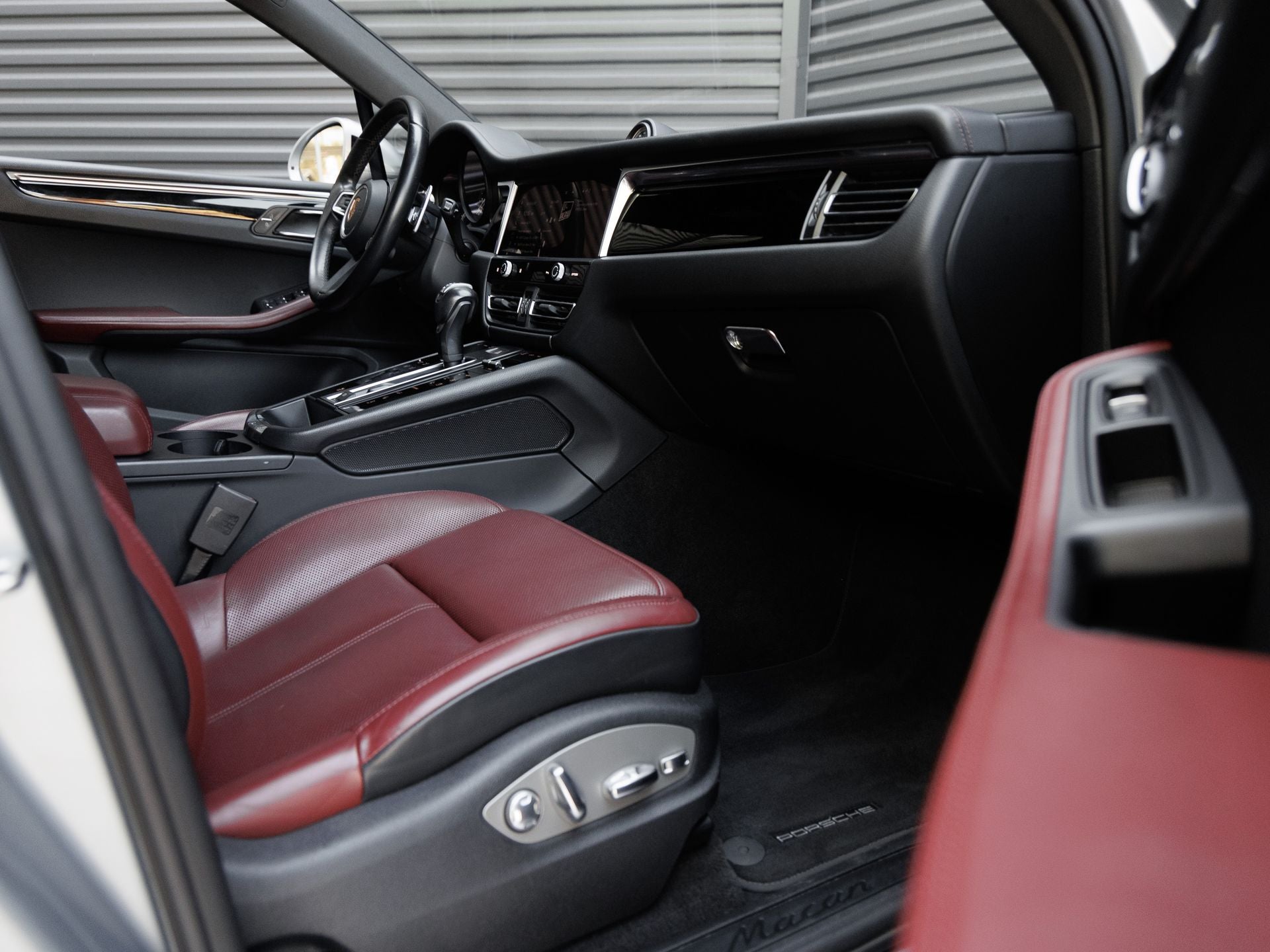 2023 Porsche Macan Macan