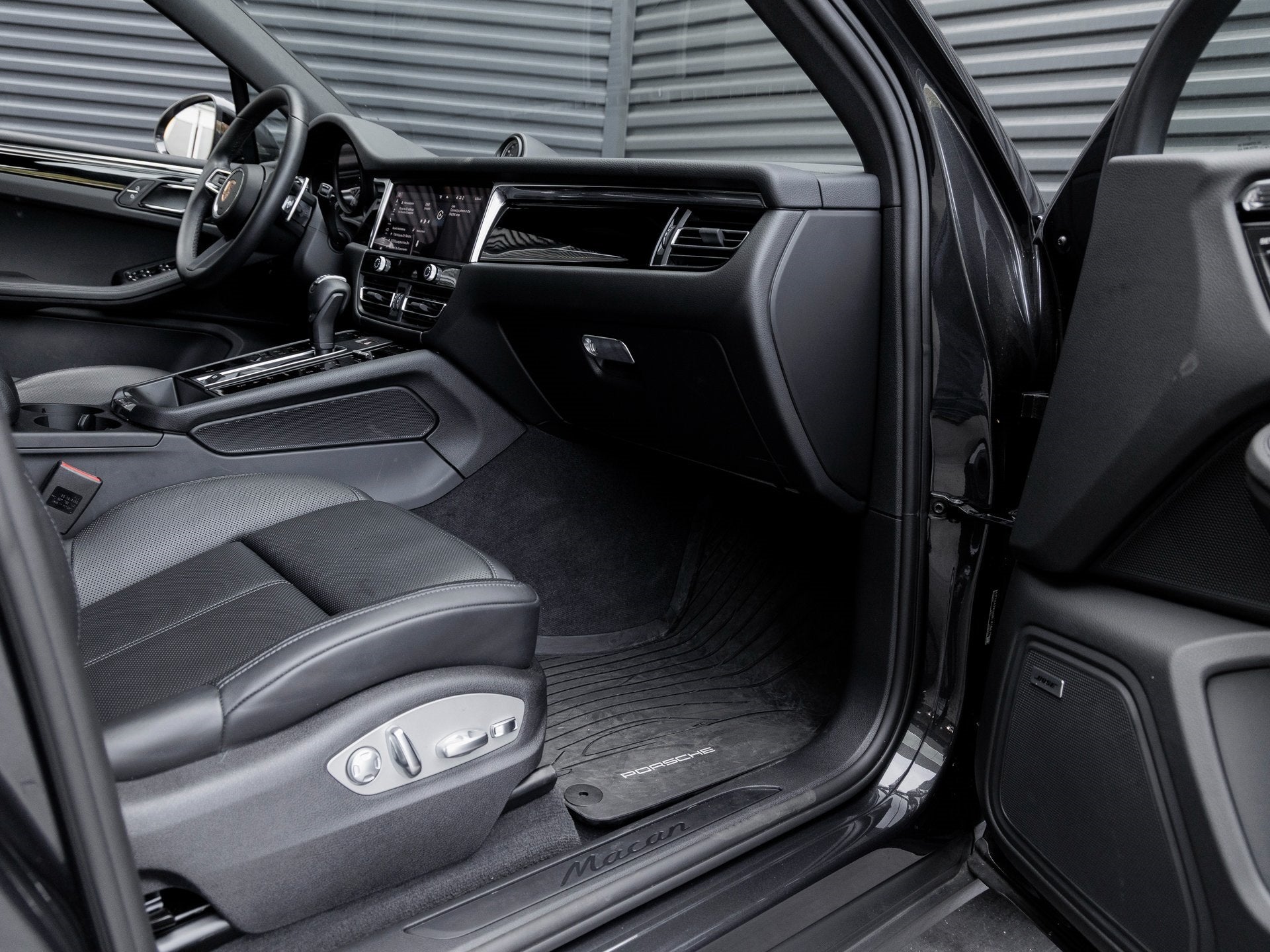 2025 Porsche Macan Macan