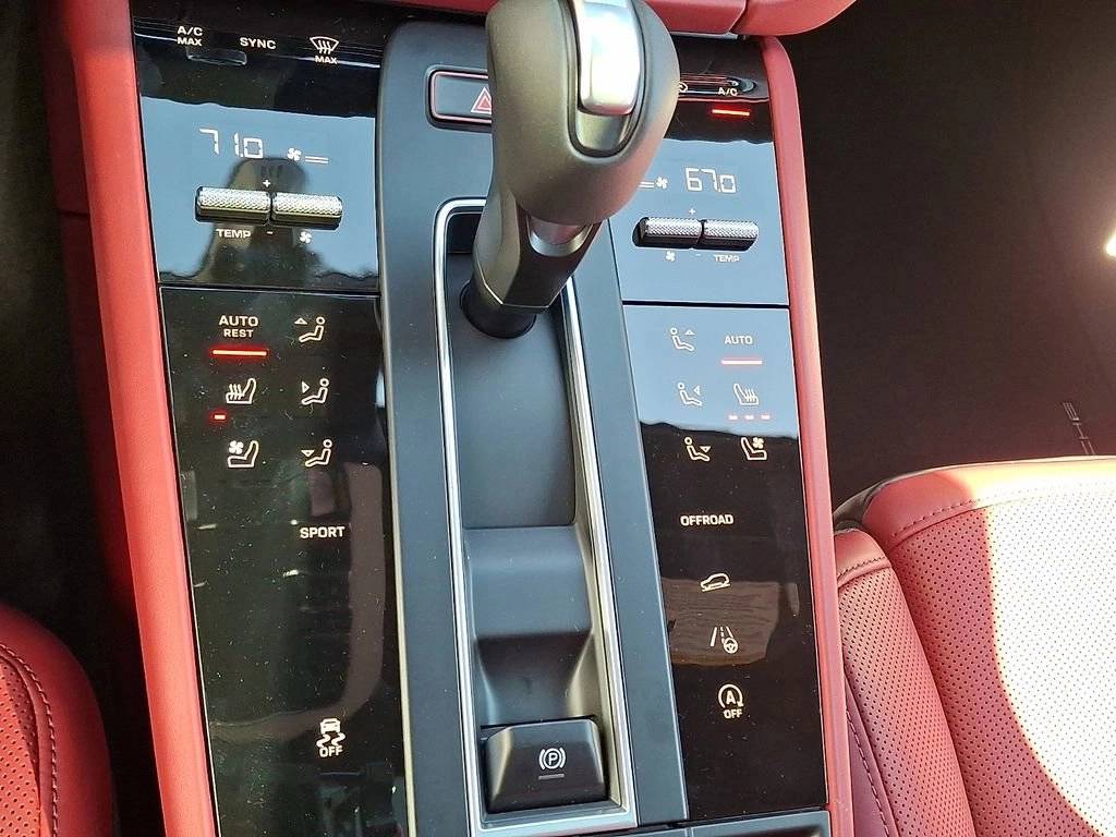 2026 Porsche Macan Base