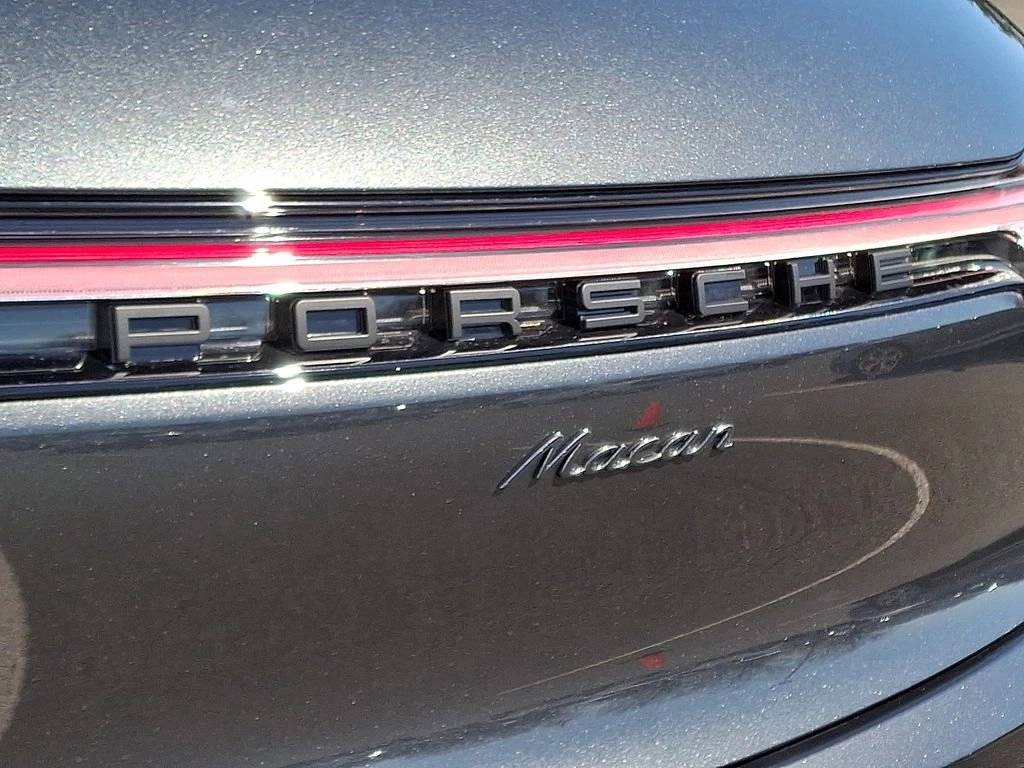 2026 Porsche Macan Base