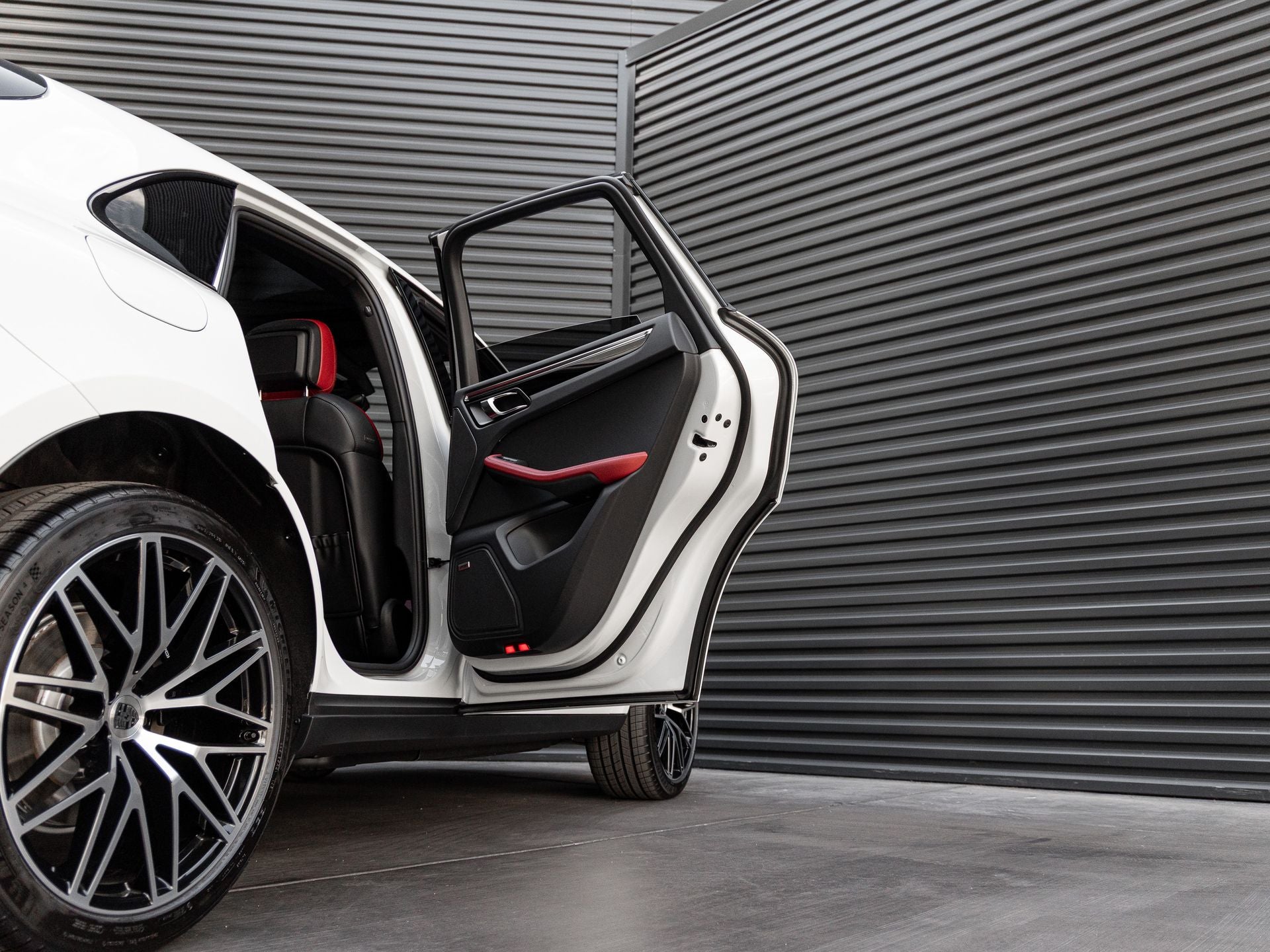 2026 Porsche Macan Base