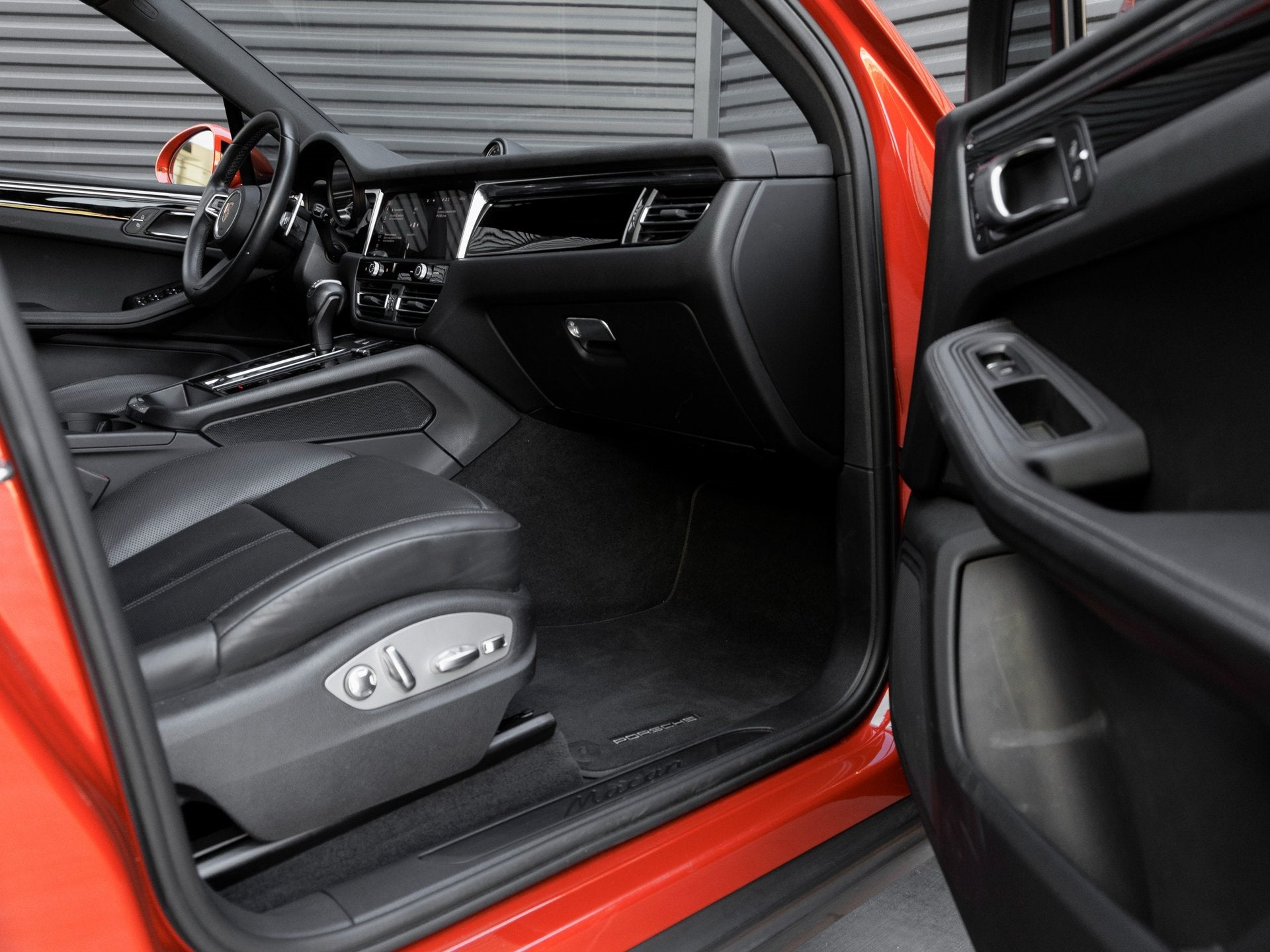 2023 Porsche Macan Macan (MY23)