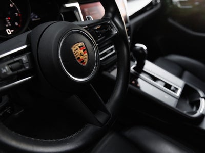 2023 Porsche Macan Base