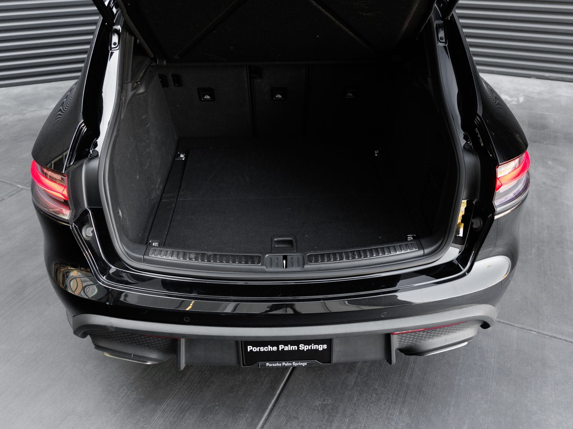 2023 Porsche Macan Base