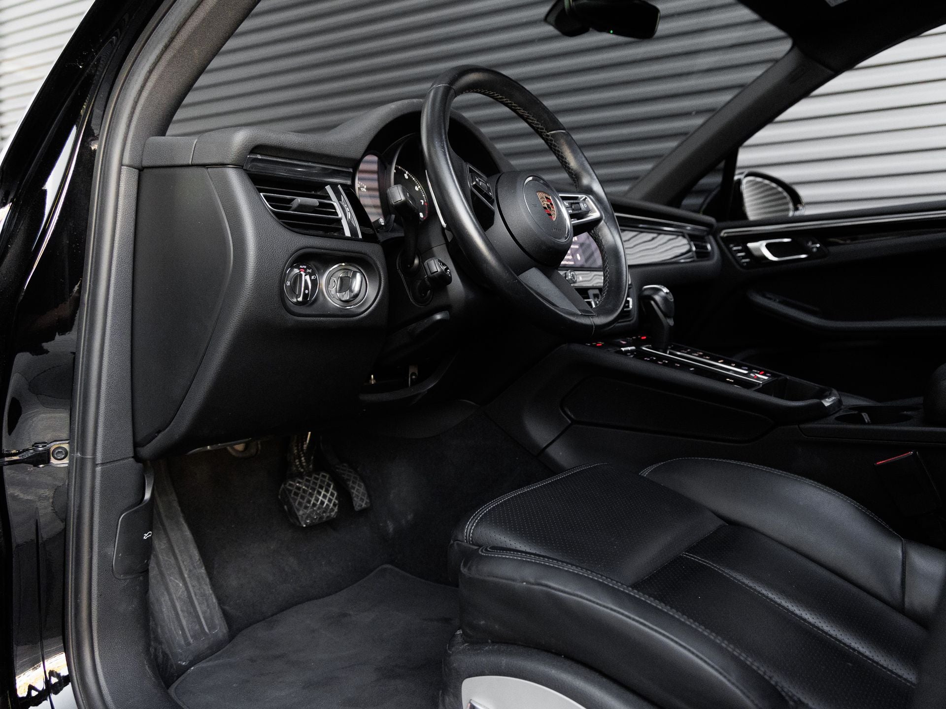 2023 Porsche Macan Base