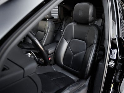 2023 Porsche Macan Base