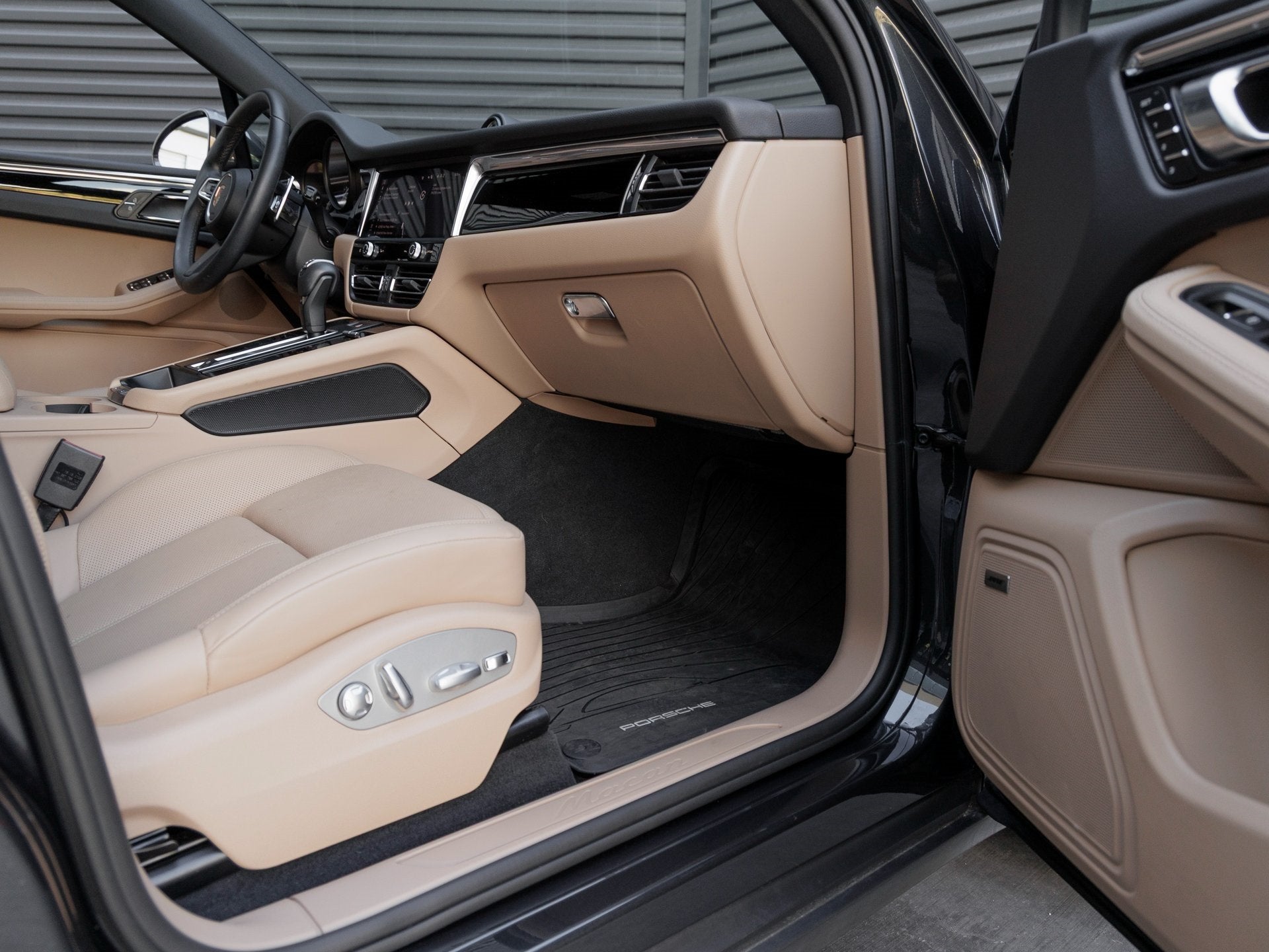 2025 Porsche Macan Macan