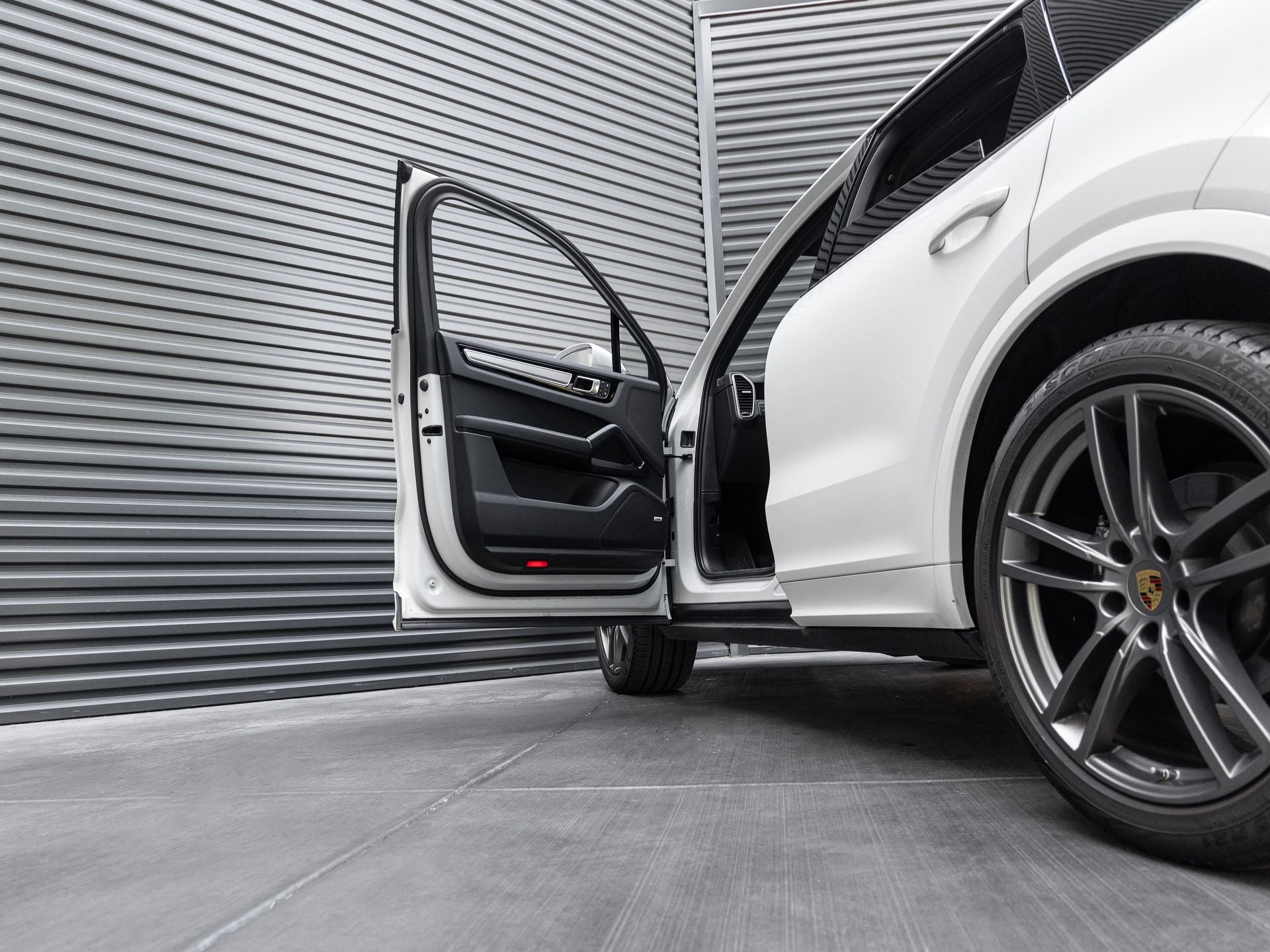 2023 Porsche Cayenne Platinum Edition