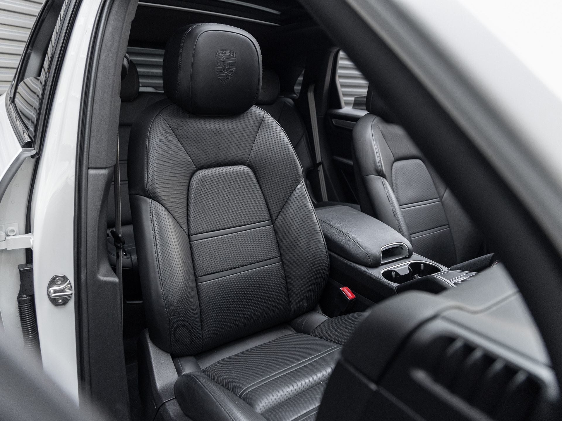 2023 Porsche Cayenne Platinum Edition