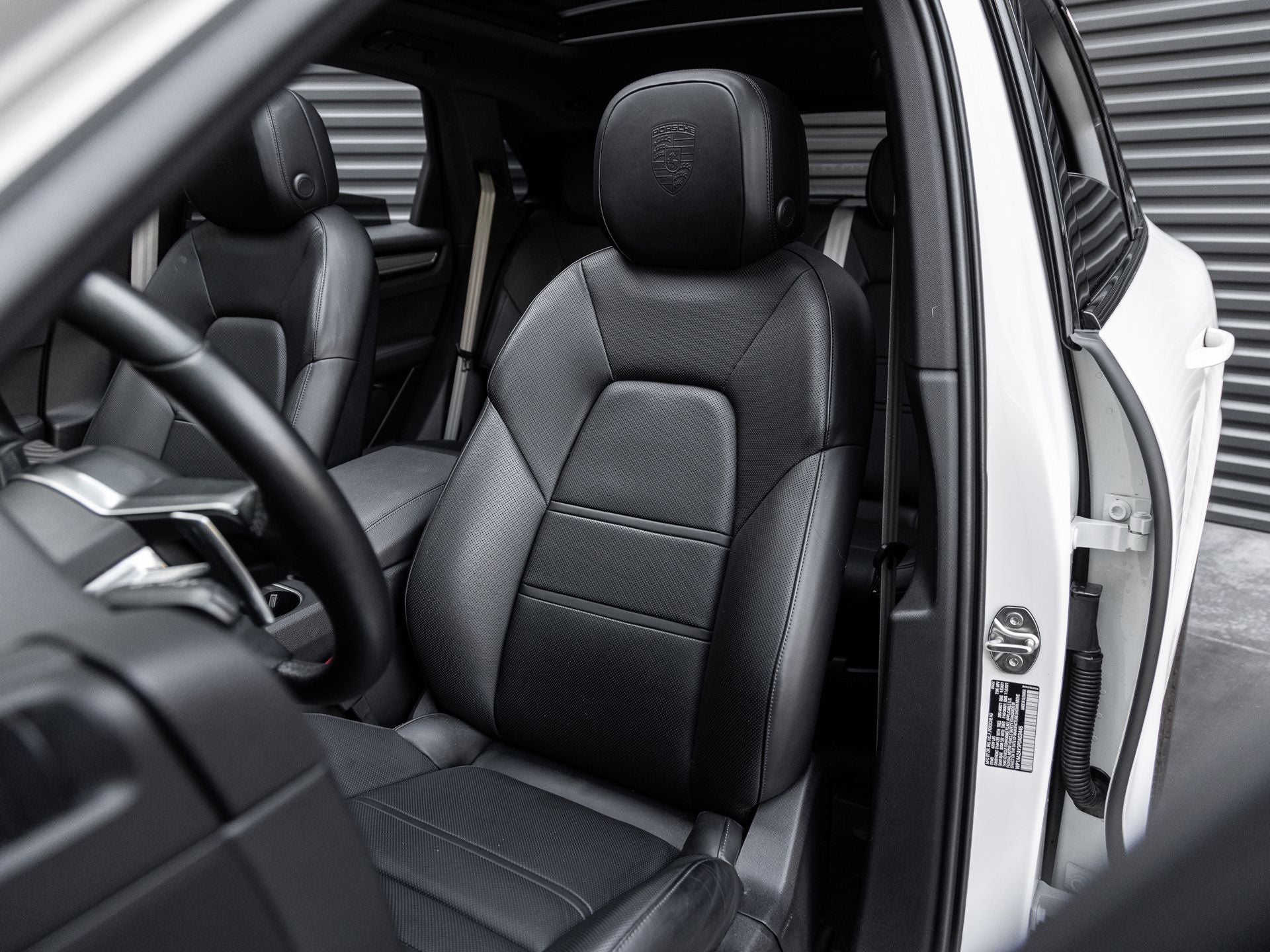 2023 Porsche Cayenne Platinum Edition