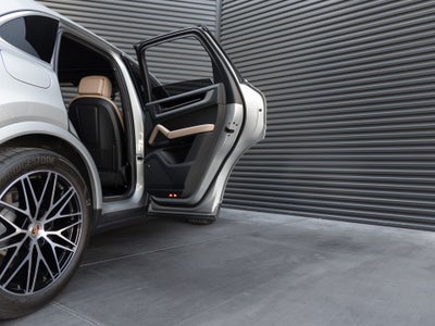 2025 Porsche Cayenne Base