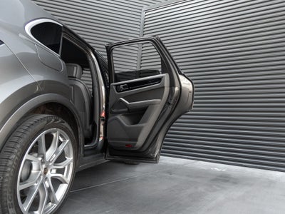 2023 Porsche Cayenne Base