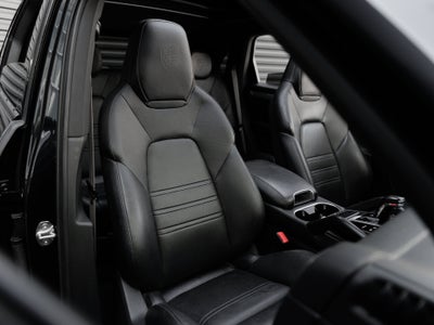 2023 Porsche Cayenne Cayenne Platinum Edition