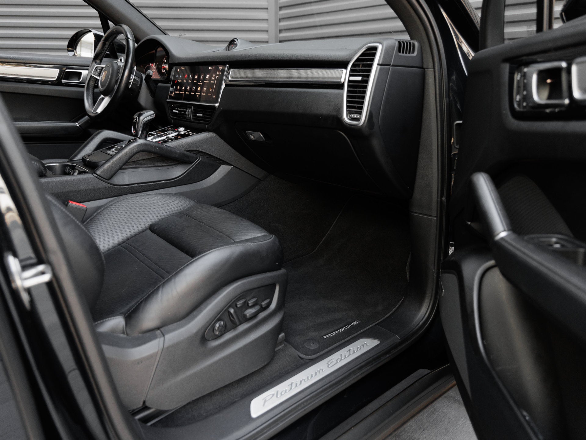 2023 Porsche Cayenne Cayenne Platinum Edition