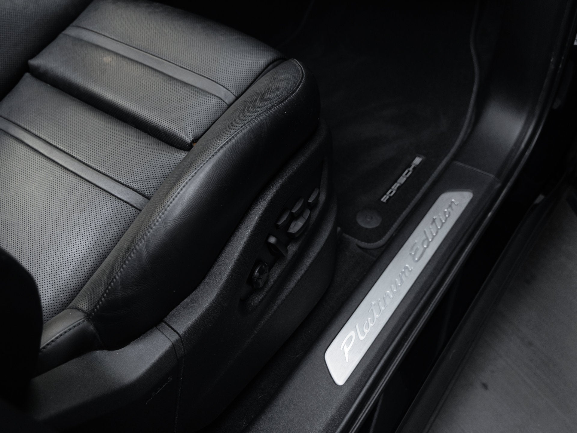 2023 Porsche Cayenne Cayenne Platinum Edition